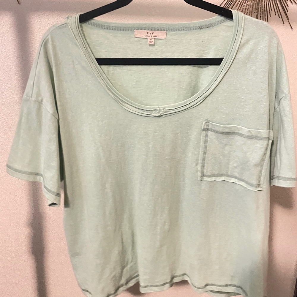 SCOOP NECK TEE